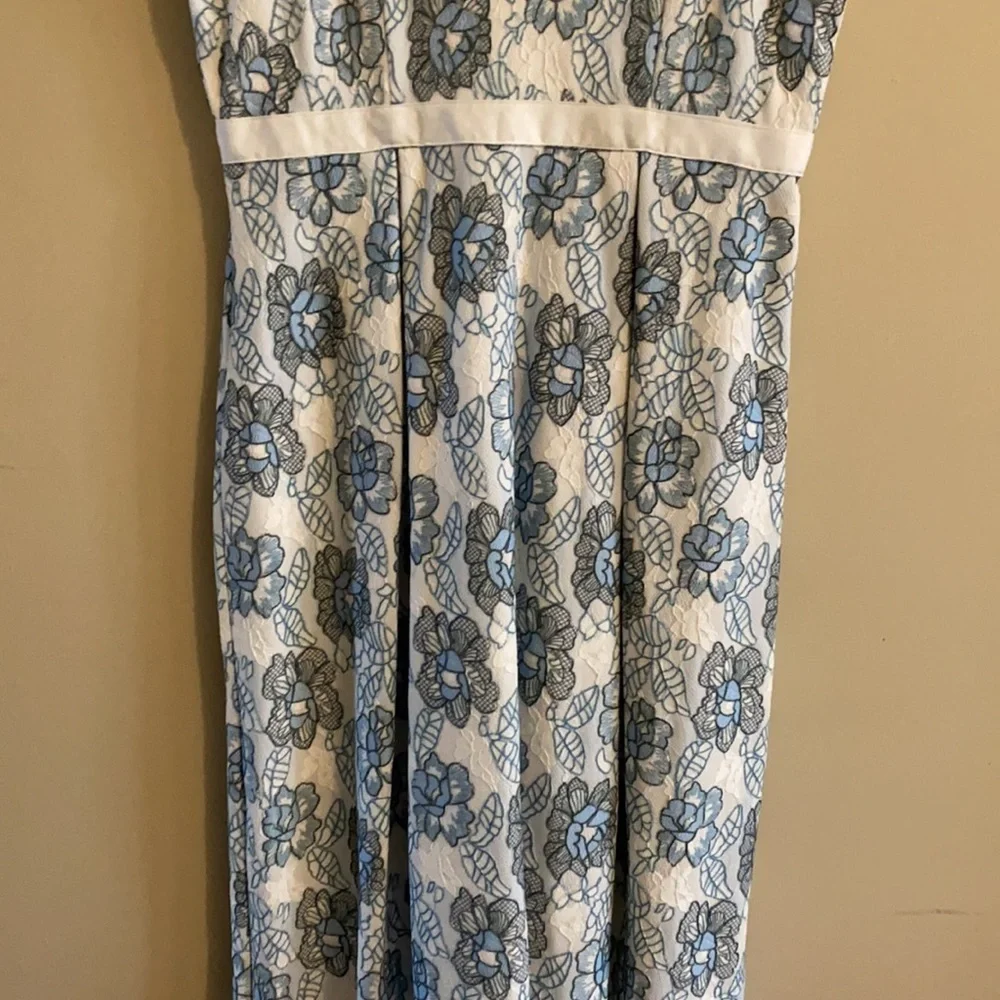 Francescas Lace Blue & White Halter Long Formal Dress - Picture 4 of 9